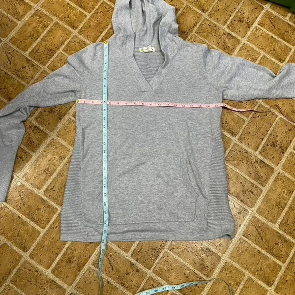 Dakini Gray V Neck Hooded Sweater - Picture 10 of 10